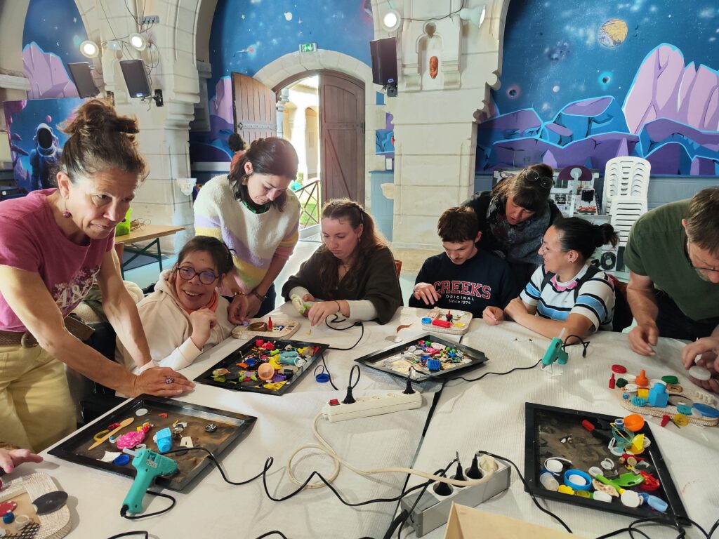 Atelier de Récup'art avec Marianne Magnard et le Pôle du Tison à La Chapelle de l'Imaginaire