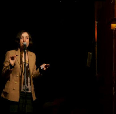 Alice en représentation slam